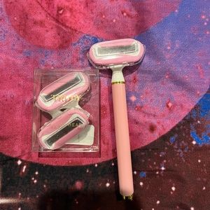 Truly Razor with Replacement heads